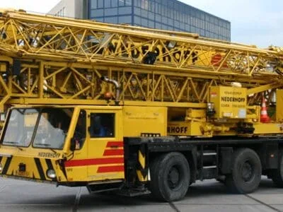 Een 30 meter mobiele torenkraan